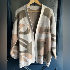 Tan & Cream Camouflage Open-Front Cardigan